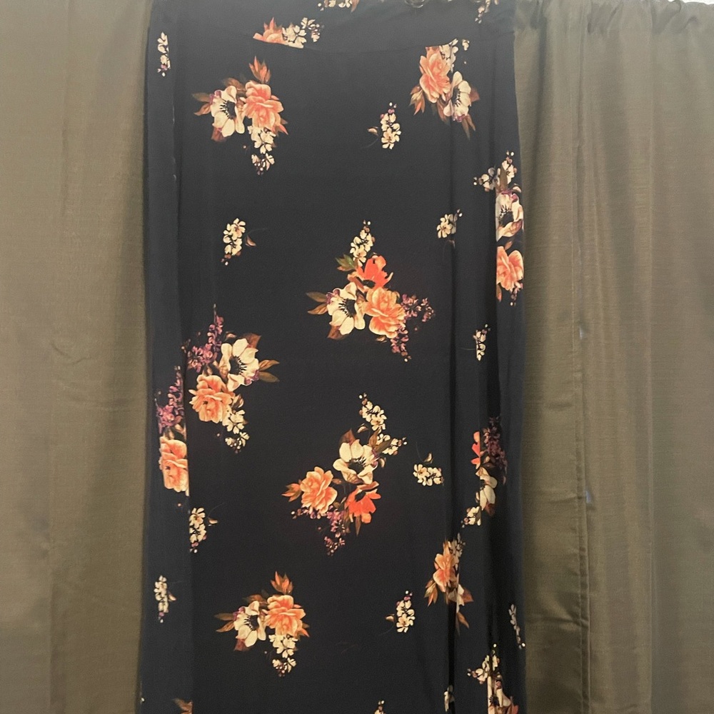 Liz Claiborne Blue Floral Print Maxi Skirt. Size XL.